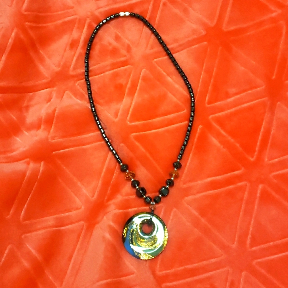 Necklace swirl stone